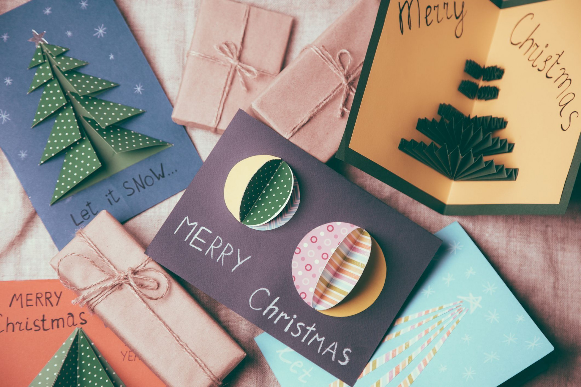 Best DIY Christmas Cards to Make and Send This Year