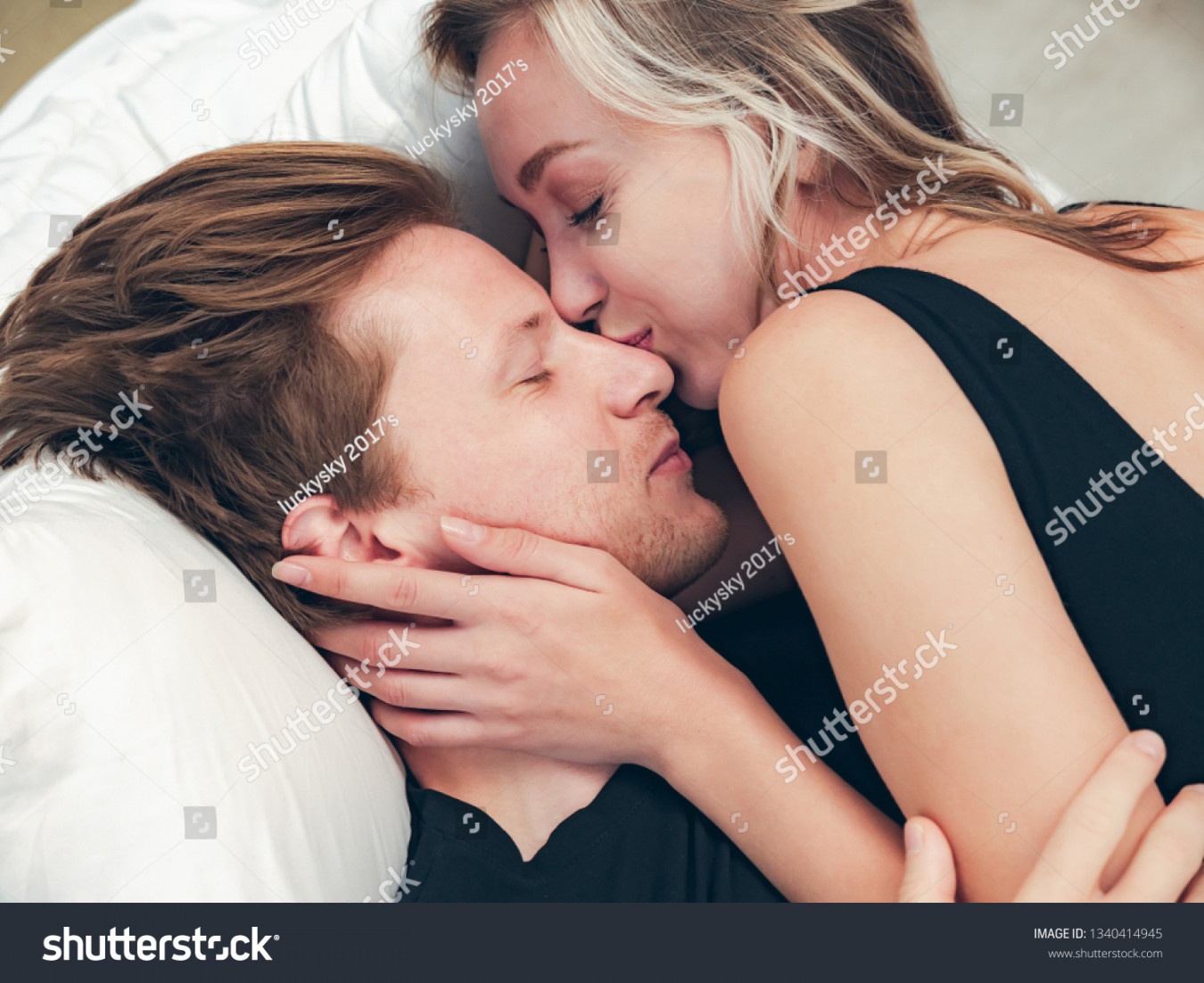 Romantic Couple Feeling Loving On Bed Stockfoto