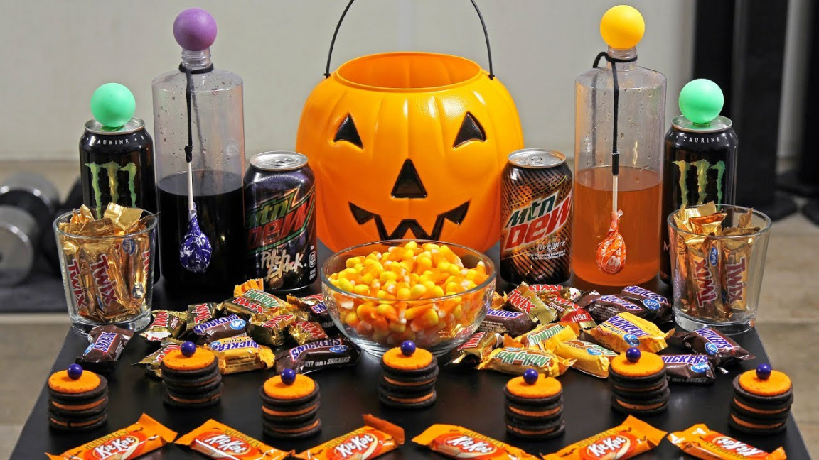 Fun Halloween Party Games For All Ages! (Minute to Win It Game Ideas)